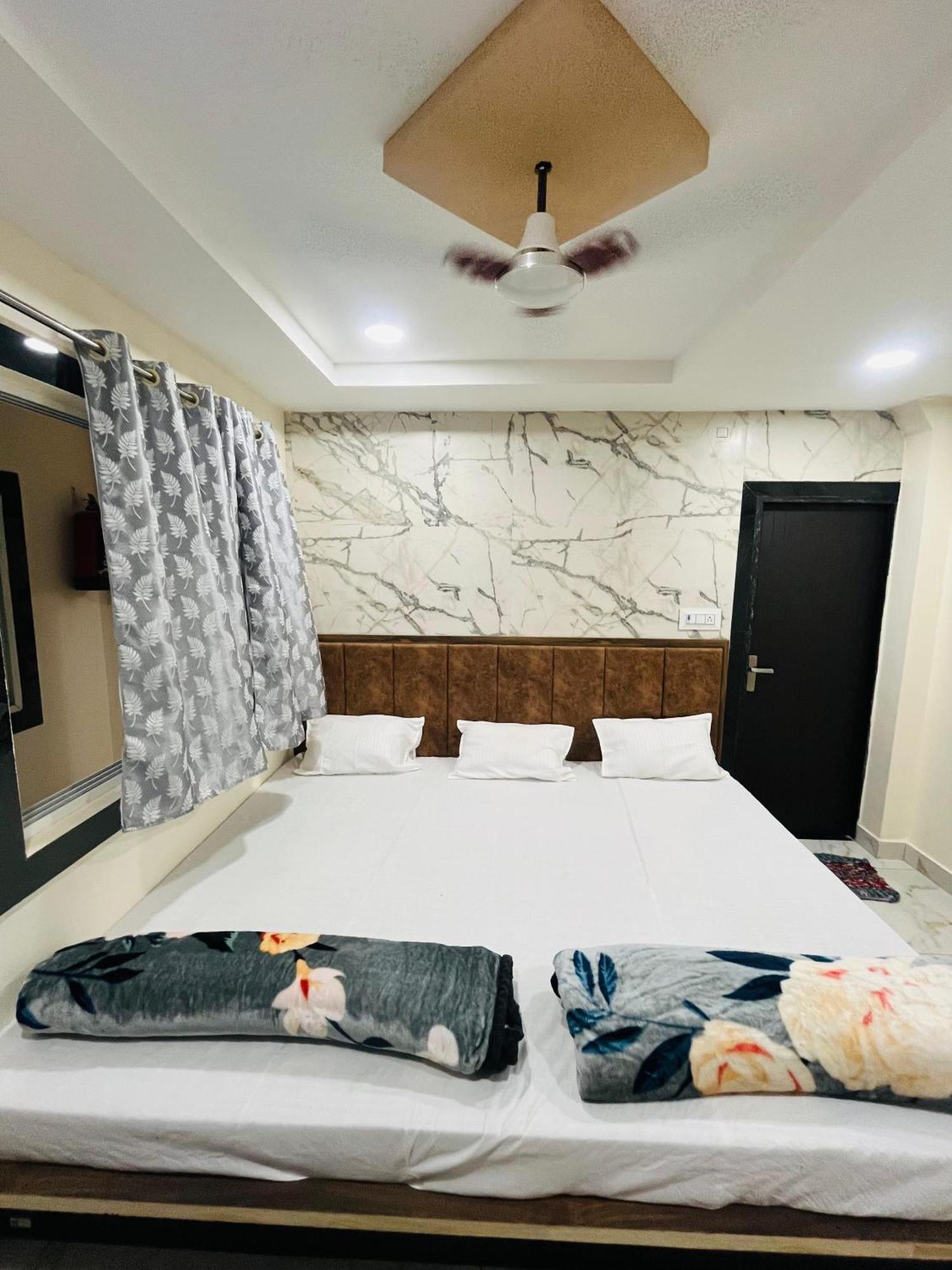 Hotel Sk Tower Ujjain Extérieur photo