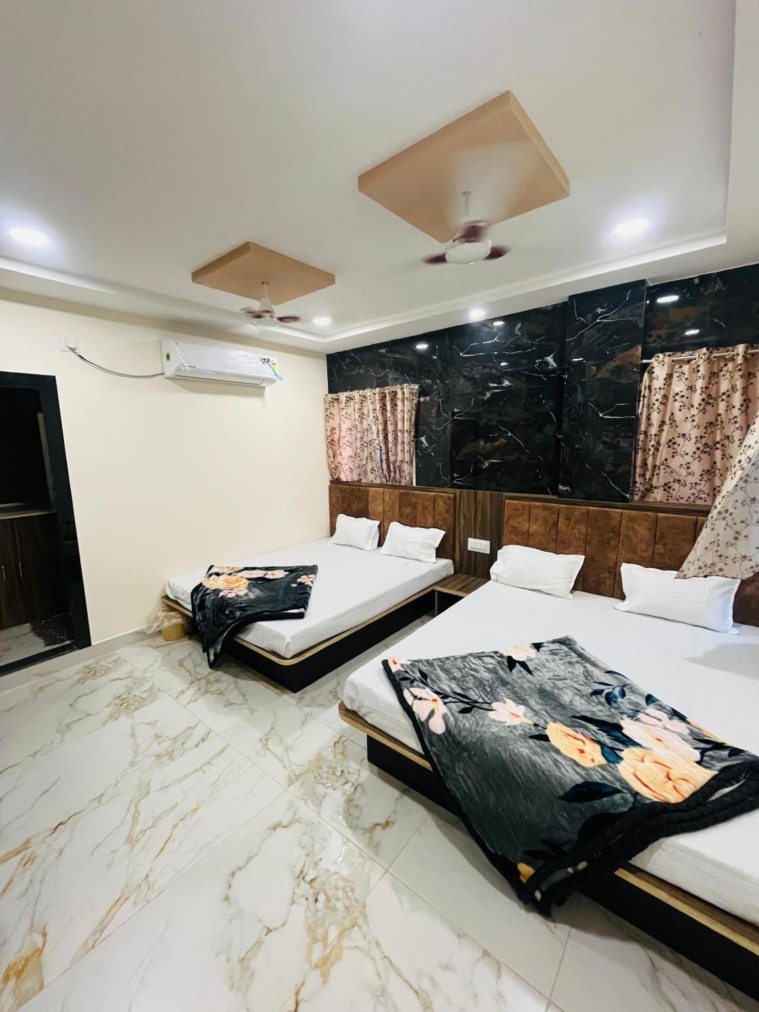 Hotel Sk Tower Ujjain Extérieur photo