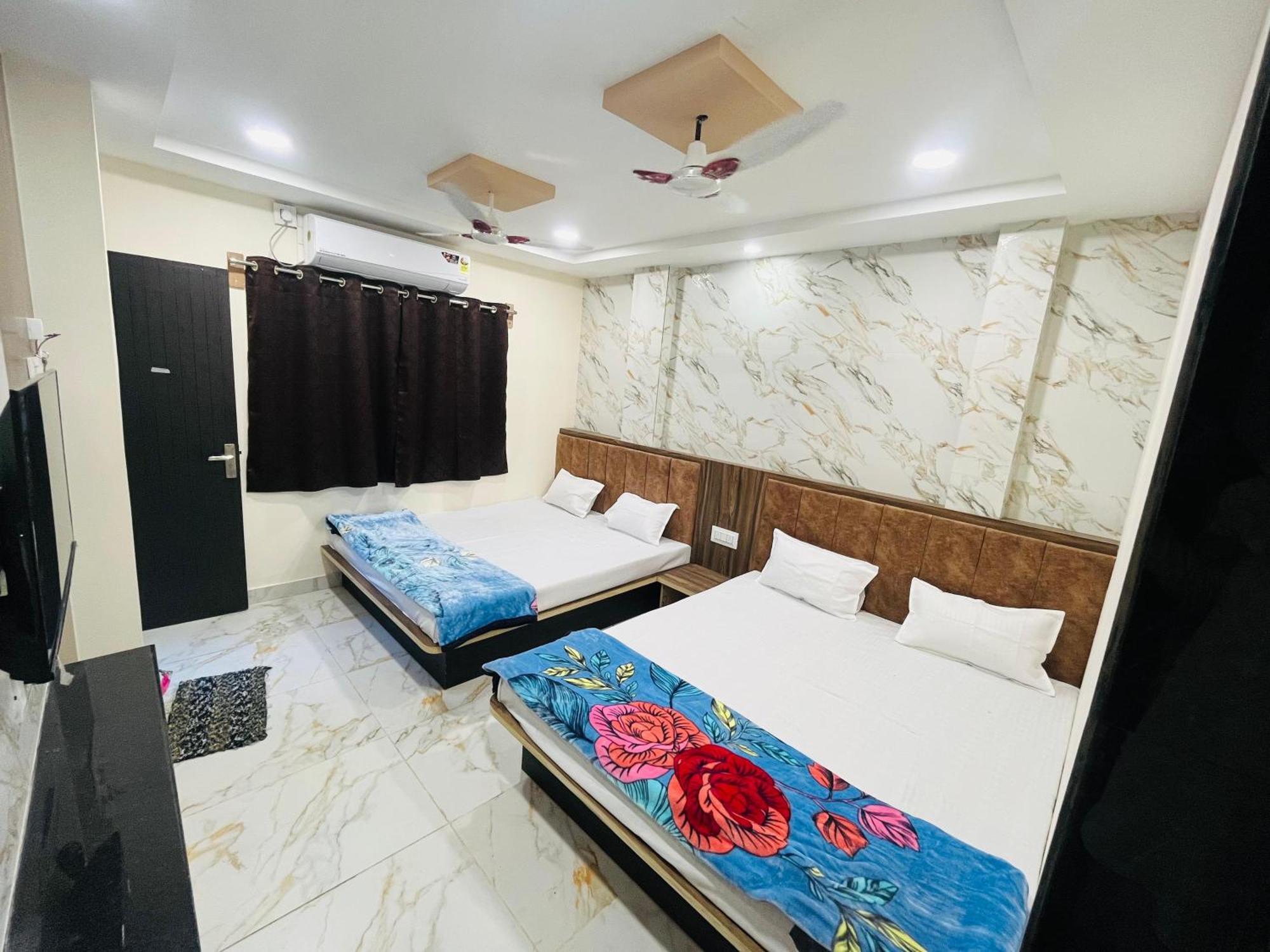 Hotel Sk Tower Ujjain Extérieur photo