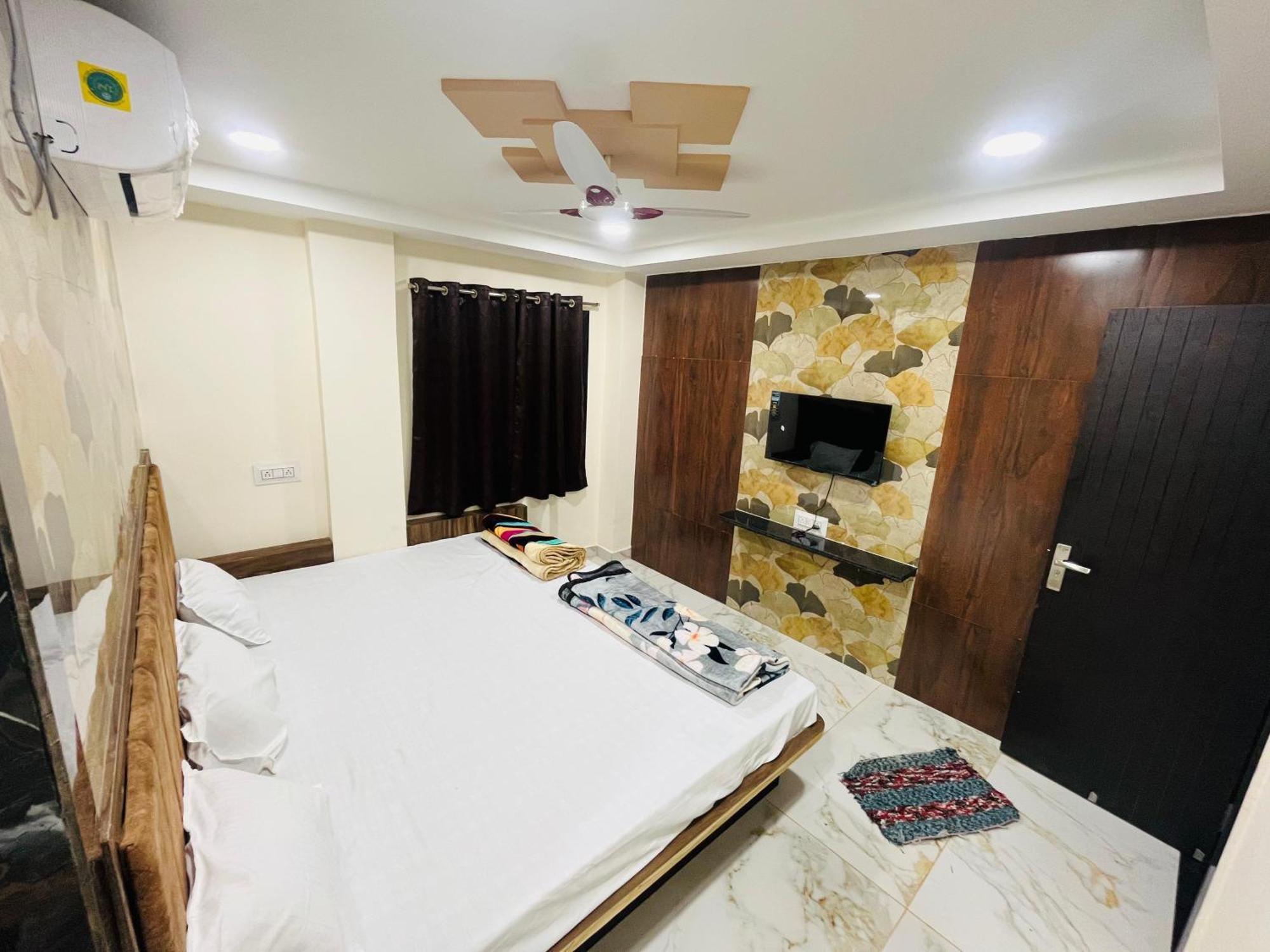 Hotel Sk Tower Ujjain Extérieur photo