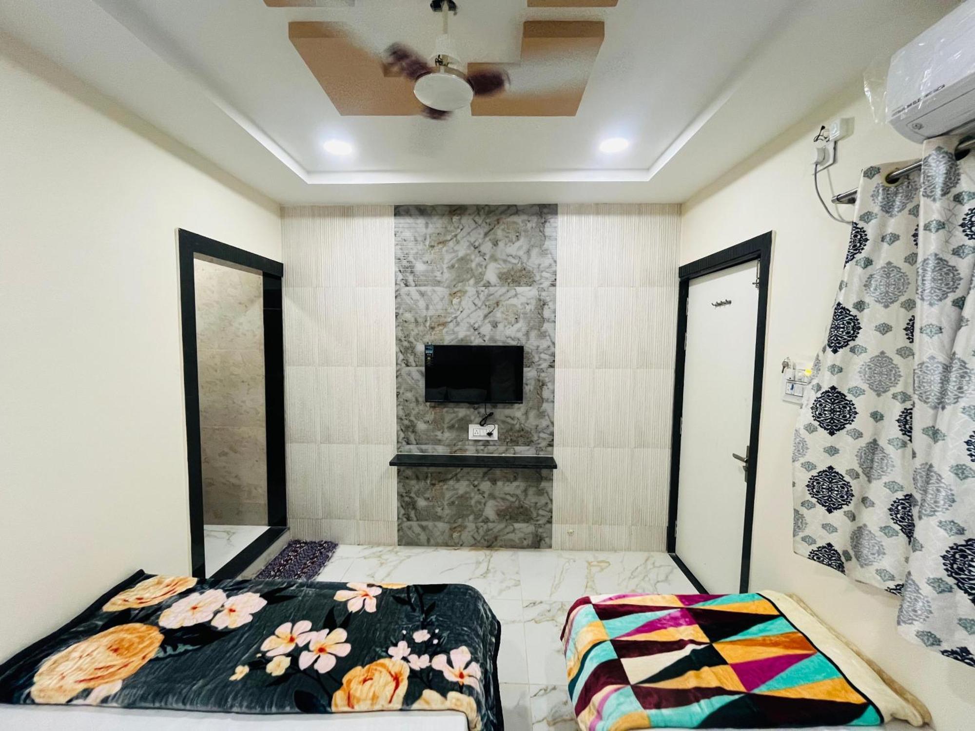 Hotel Sk Tower Ujjain Extérieur photo