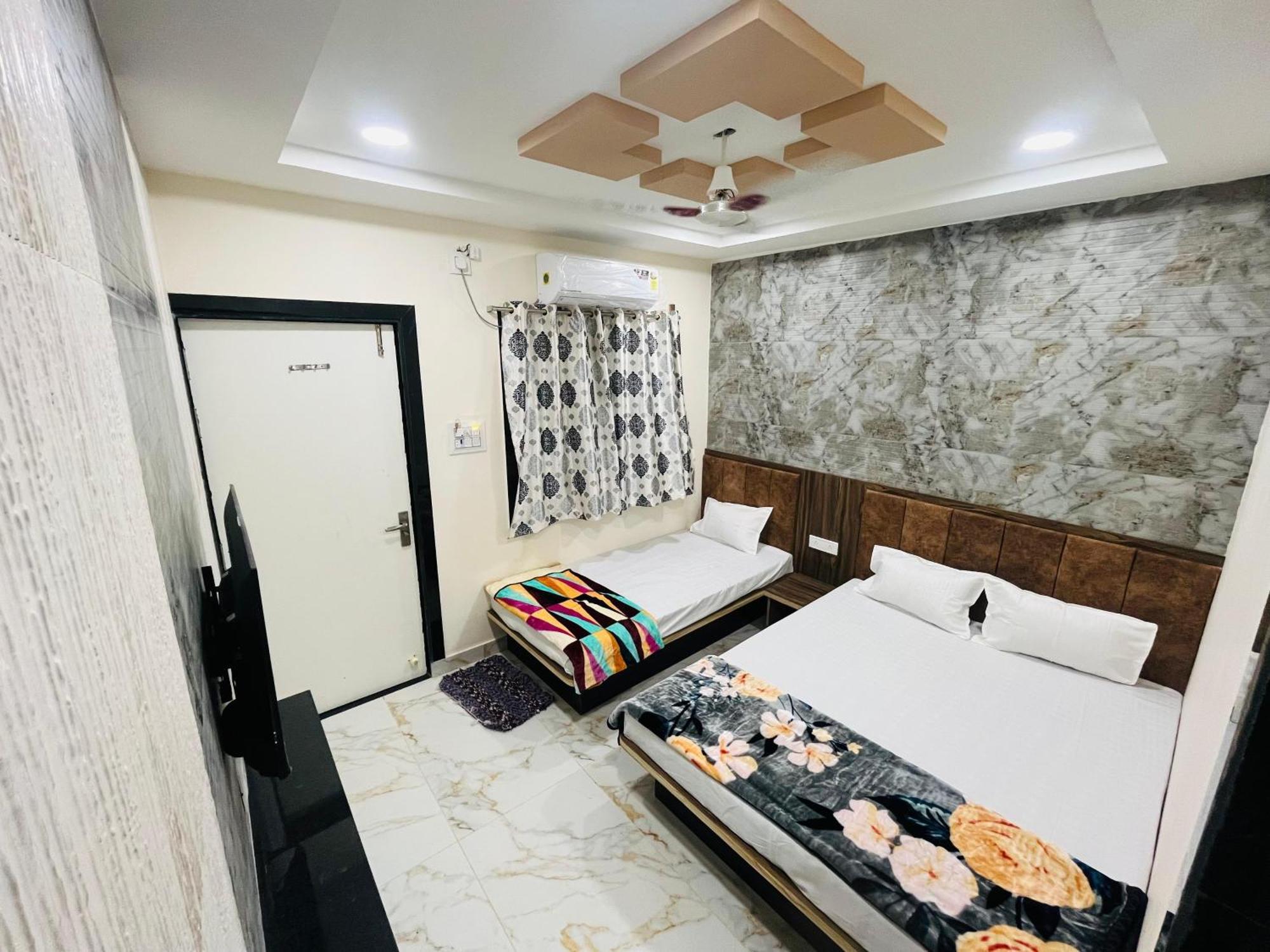 Hotel Sk Tower Ujjain Extérieur photo