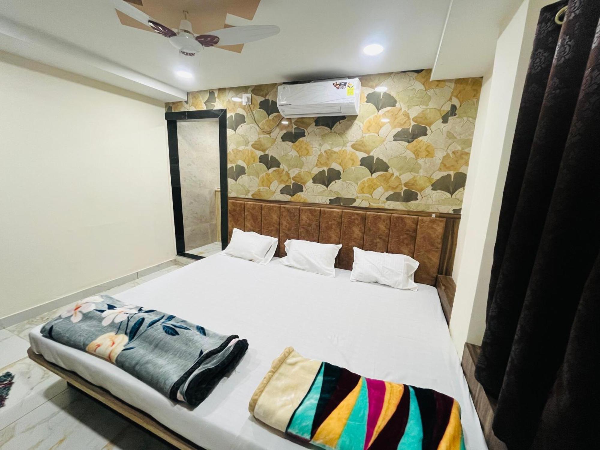 Hotel Sk Tower Ujjain Extérieur photo